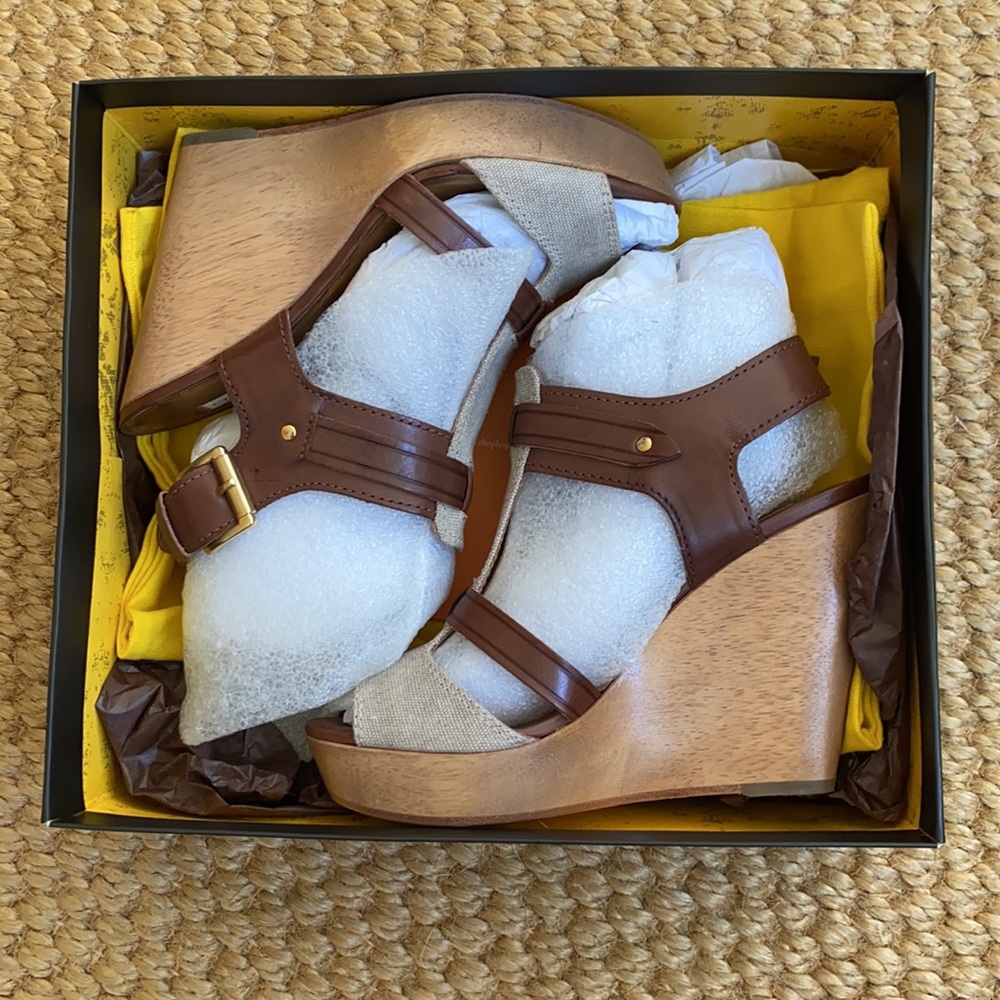 NWT Cynthia Vincent Jemma Sandal with Wood Wedge - Picture 7 of 7